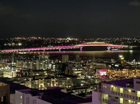 Skytower view and Seaview 2 Bedroom 2 Bathroom Apartment Auckland